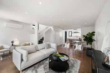 A/96 Apu Crescent, Lyall Bay