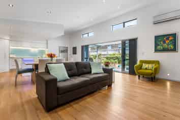 8 CANMORE STREET, Pokeno