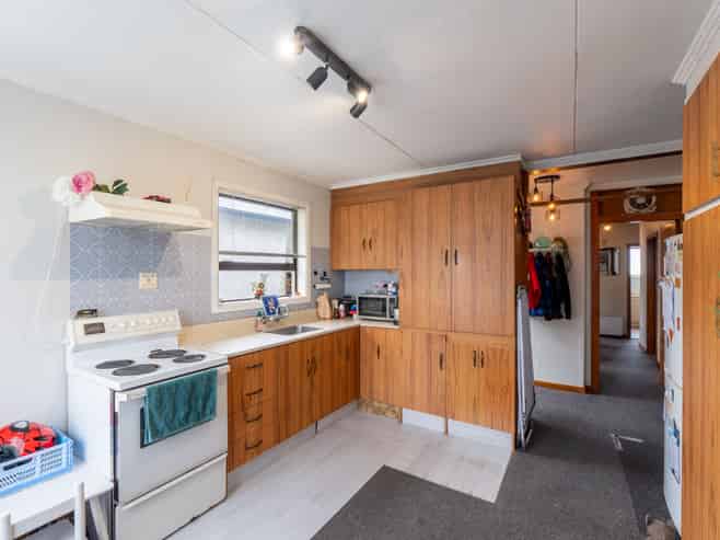 27 Tramway Road, Strathern