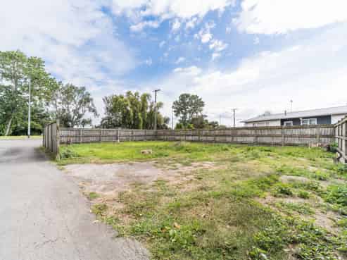 502 Pioneer Highway, Highbury