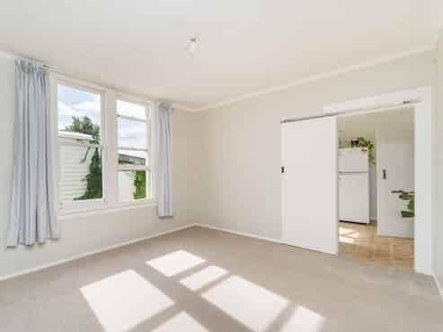 502 Pioneer Highway, Highbury