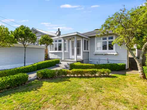 13 Firth Terrace, Karori