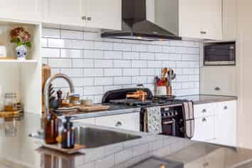 13 Firth Terrace, Karori