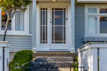 13 Firth Terrace, Karori