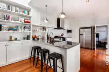 13 Firth Terrace, Karori