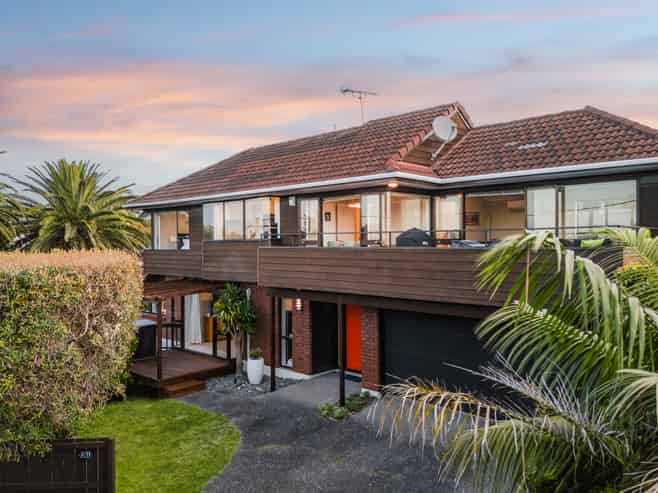 2/11 Hauraki Road, Hauraki