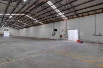 Cheap warehouse and yard 