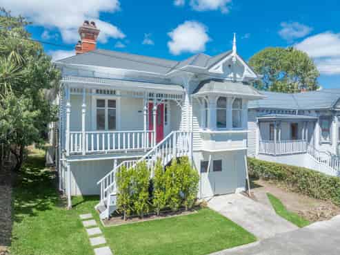 6 First Avenue, Kingsland