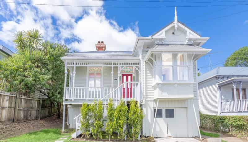 6 First Avenue, Kingsland