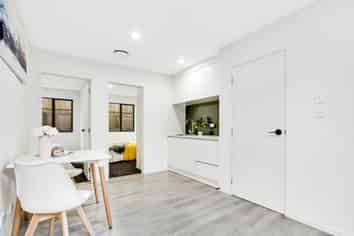 Granny/5 Rashni Road, Flat Bush