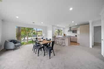 50 Te Puia Drive, Aotea