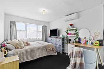 808 Ferguson Street, Akina