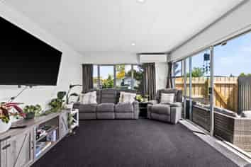 808 Ferguson Street, Akina