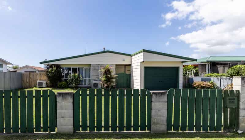 808 Ferguson Street, Akina