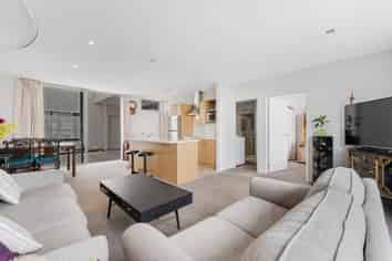 1G/1C Queen Mary Avenue, Epsom