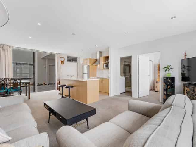 1G/1C Queen Mary Avenue, Epsom