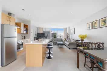 1G/1C Queen Mary Avenue, Epsom