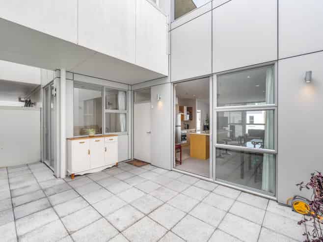 1G/1C Queen Mary Avenue, Epsom