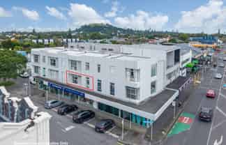 1G/1C Queen Mary Avenue, Epsom