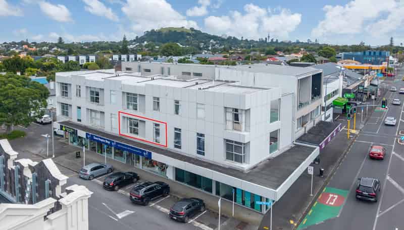 1G/1C Queen Mary Avenue, Epsom