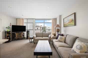 1G/1C Queen Mary Avenue, Epsom