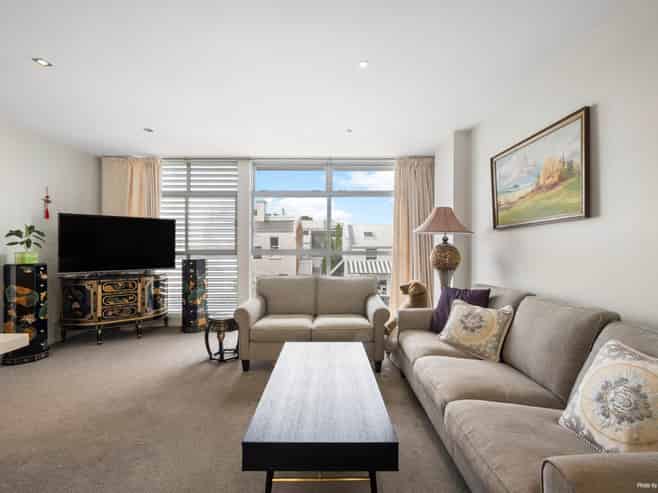 1G/1C Queen Mary Avenue, Epsom