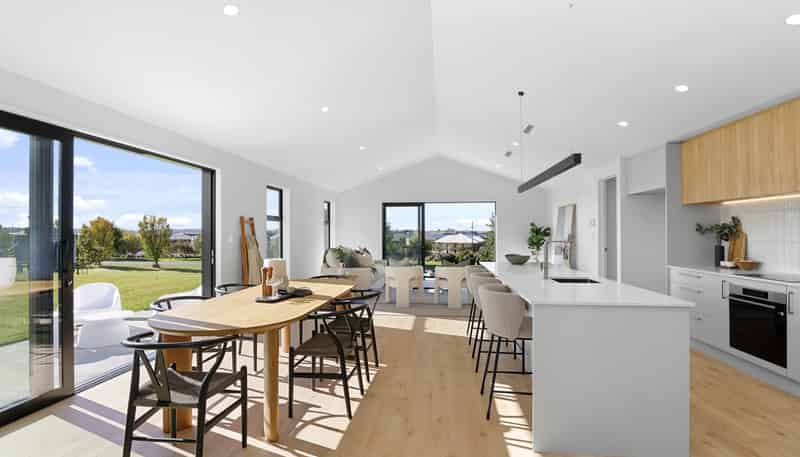 14 Village Green Drive, Huntingdon