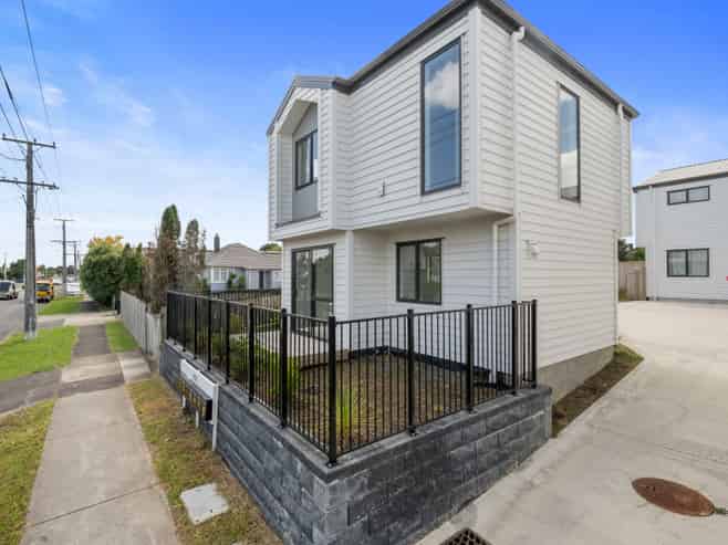 1/107 Porchester Road, Papakura