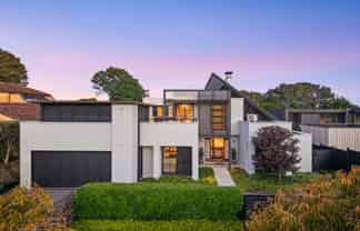 8 Shipherds Avenue, Epsom