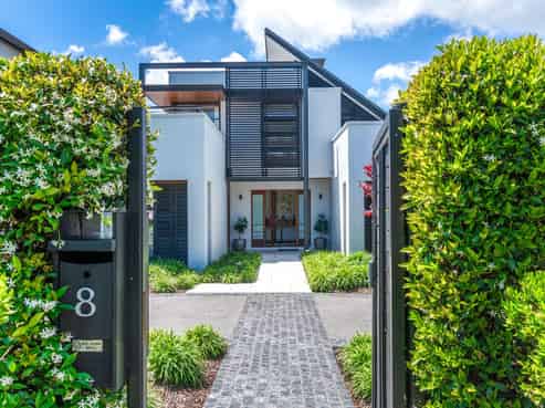 8 Shipherds Avenue, Epsom