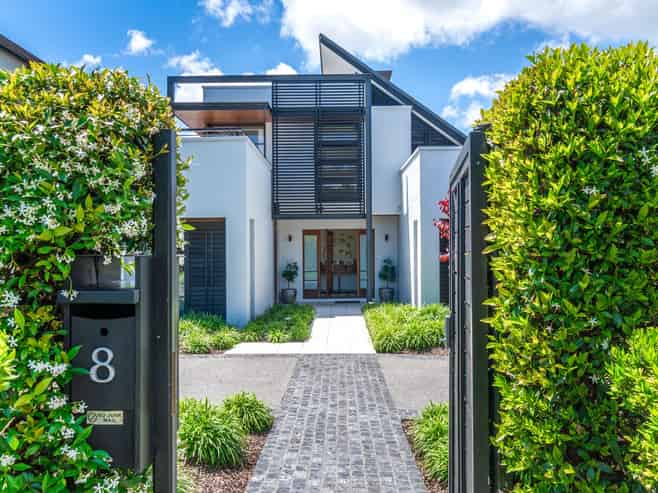 8 Shipherds Avenue, Epsom