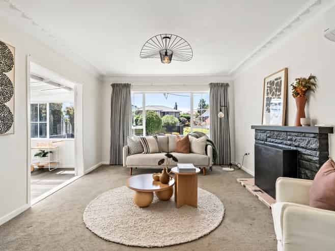 7 Tiroroa Avenue, Te Atatu South