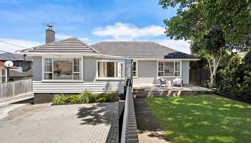 7 Tiroroa Avenue, Te Atatu South