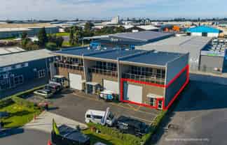 Industrial warehouse in prime location