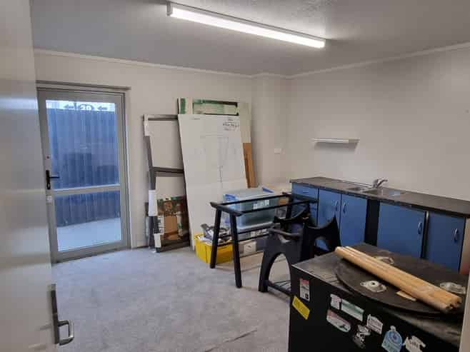 Industrial warehouse in prime location