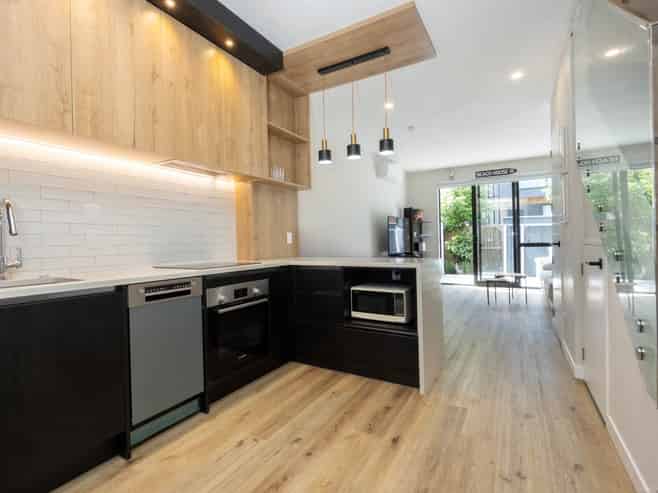 2/108 Beach Road, Te Atatu Peninsula