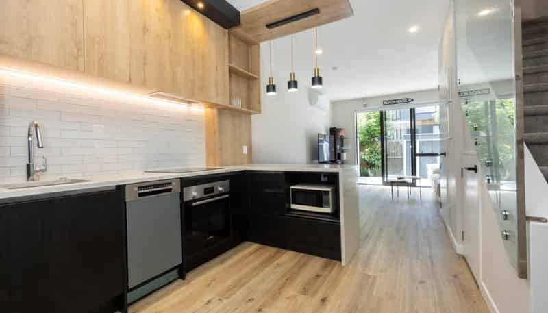 2/108 Beach Road, Te Atatu Peninsula