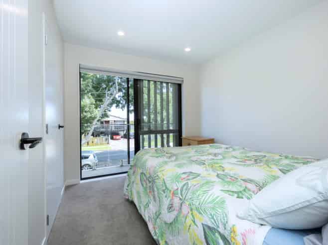 2/108 Beach Road, Te Atatu Peninsula