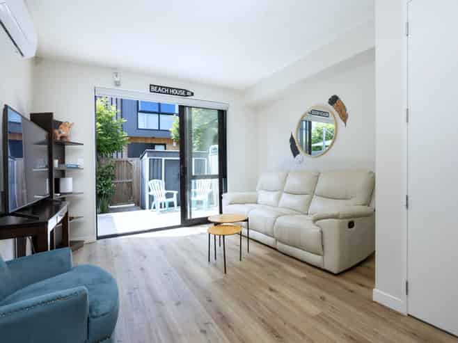 2/108 Beach Road, Te Atatu Peninsula