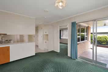 28 Churchill Avenue, Allenton