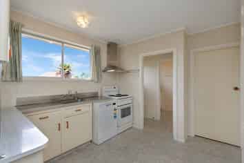 28 Churchill Avenue, Allenton