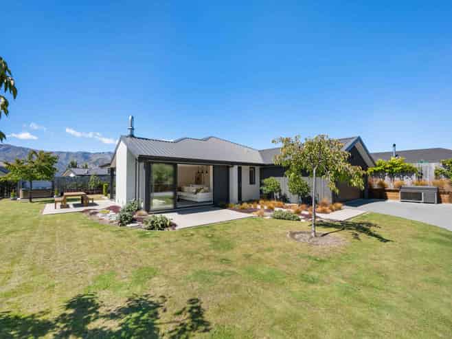 15 Pennycook Place, Lake Hawea