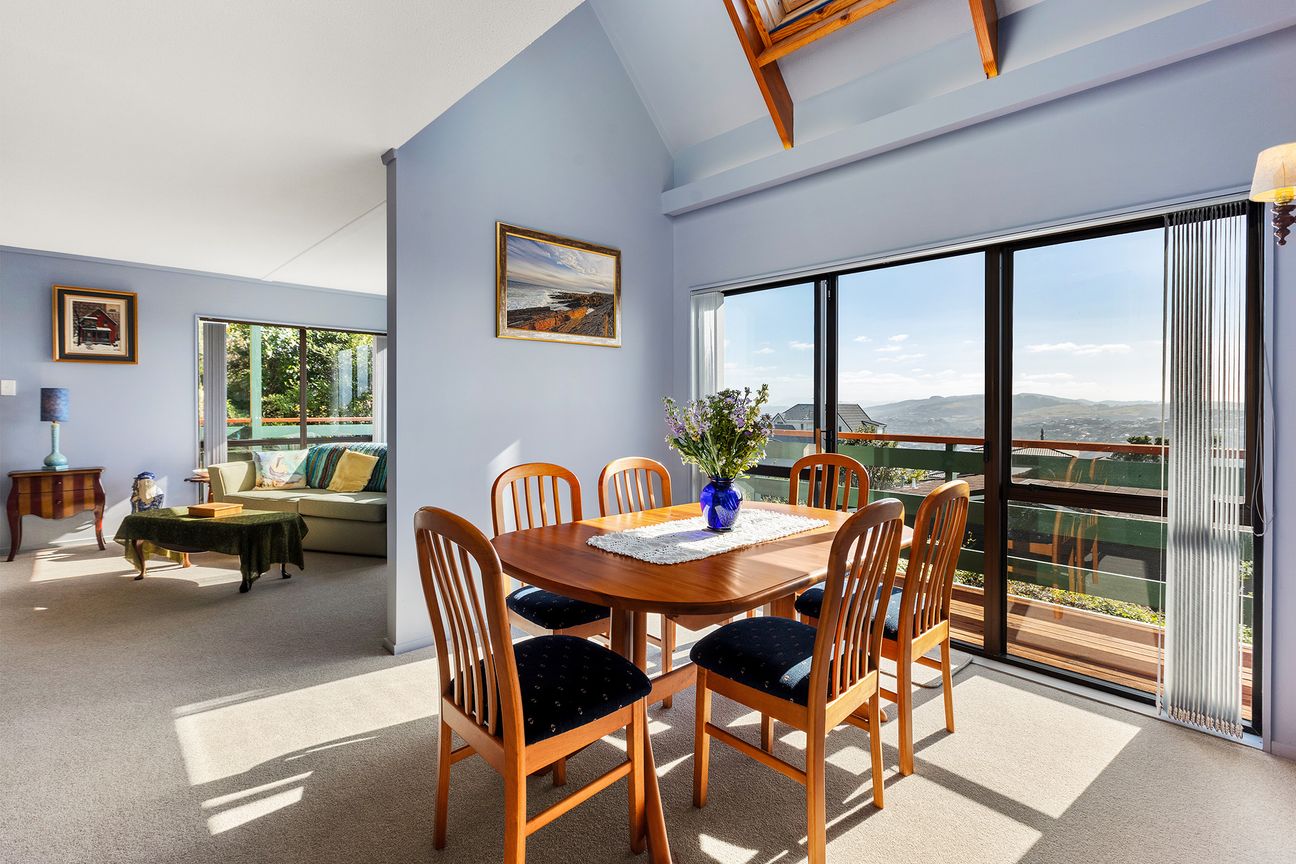 Immaculately Presented - Fabulous Views! - Bild 2