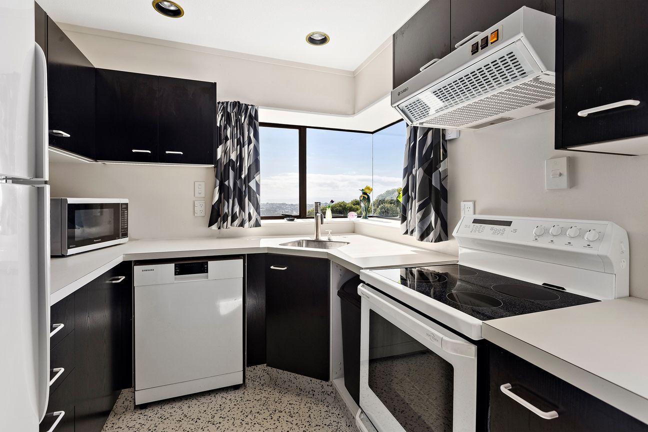 Immaculately Presented - Fabulous Views! - Bild 6