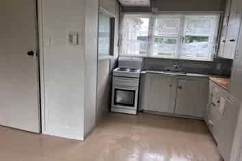 1017 Manuka Street , Mahora