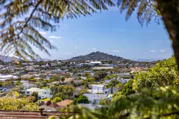 5 Lethenty Way, Karori