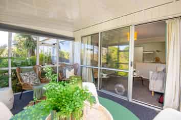 2/32 Eskdale Road, Papakowhai