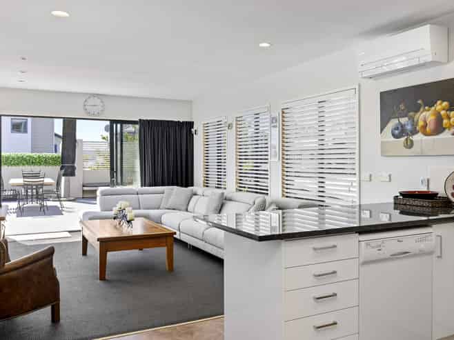 8A Chad Street, Rainbow Point