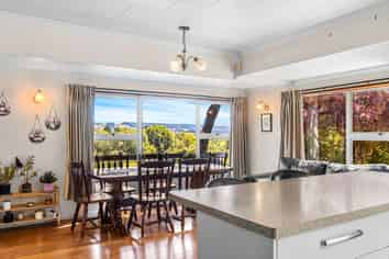 1624 Cust Road, Cust