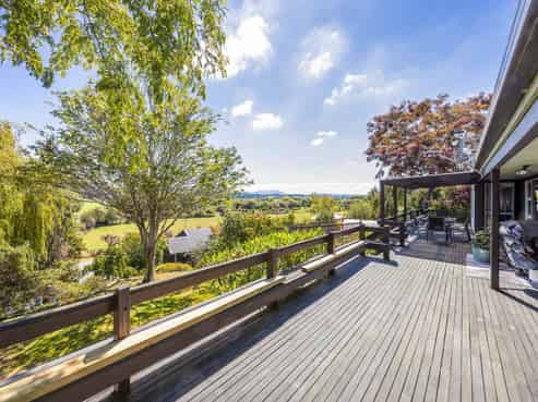 1624 Cust Road, Cust